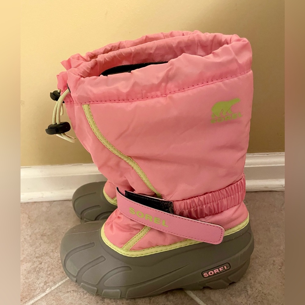 Sorel Flurry snow boots, girls size 3
